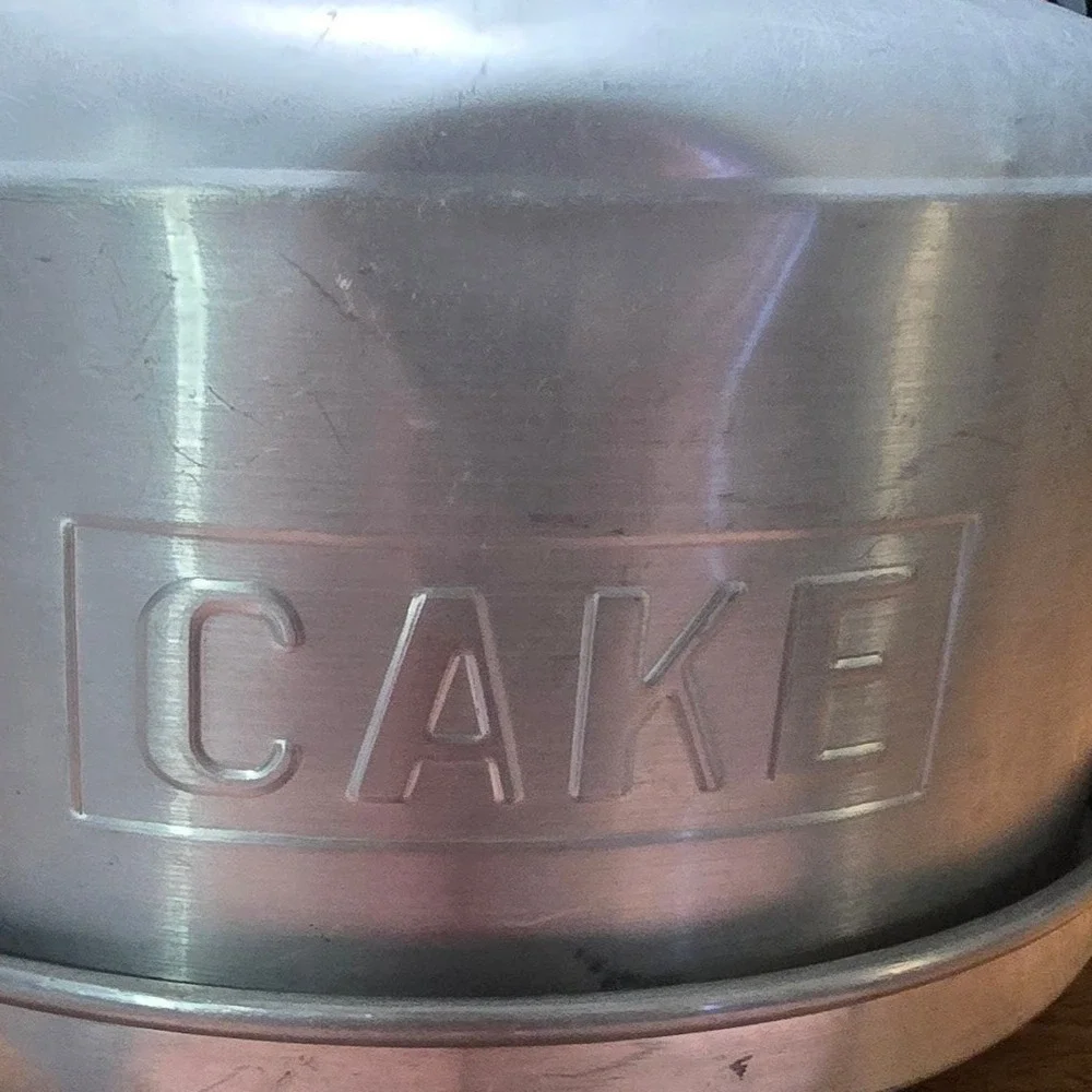 Vintage Kromex Aluminum Cake Carrier Saver Locking Lid Mid Century Modern Silver